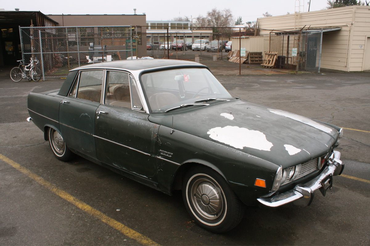 OLD PARKED CARS.: 1971 Rover 2000 Automatic.