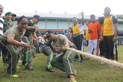 MEMERIAHKAN HUT KEMERDEKAAN RI KE-71, DANDIM  SRAGEN MENANG TARIK TAMBANG