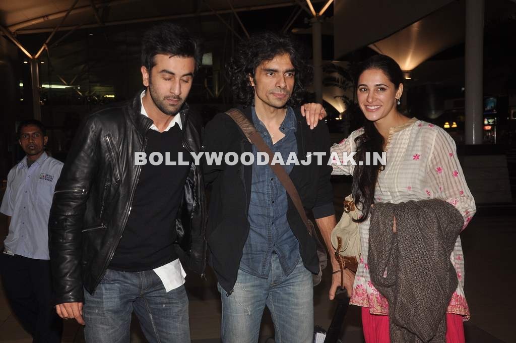 Ranbir And Nargis Snapped At The Airport - Ranbir Smoking