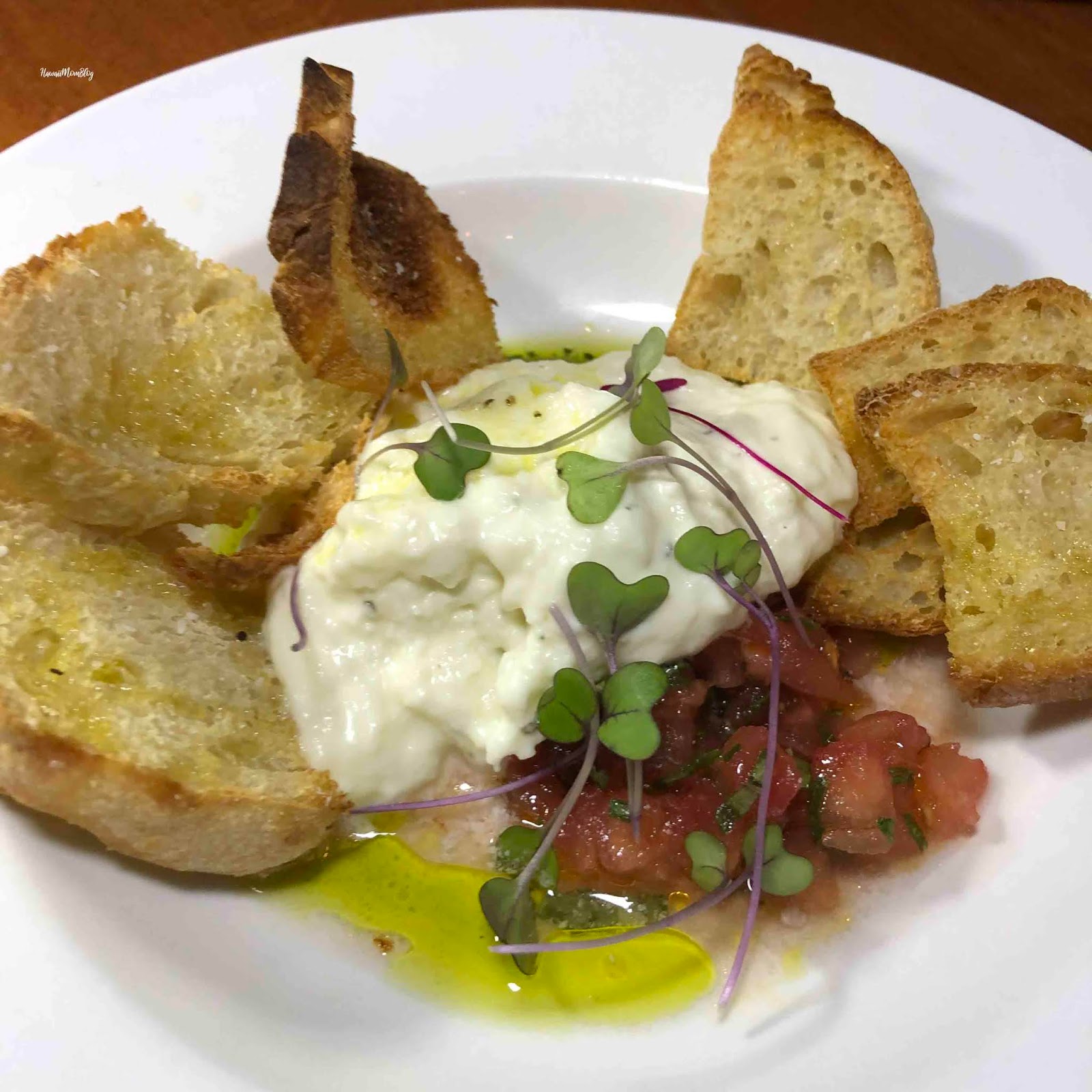 Hawaii Mom Blog Happy Hour at Vino