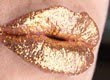 labios en oro