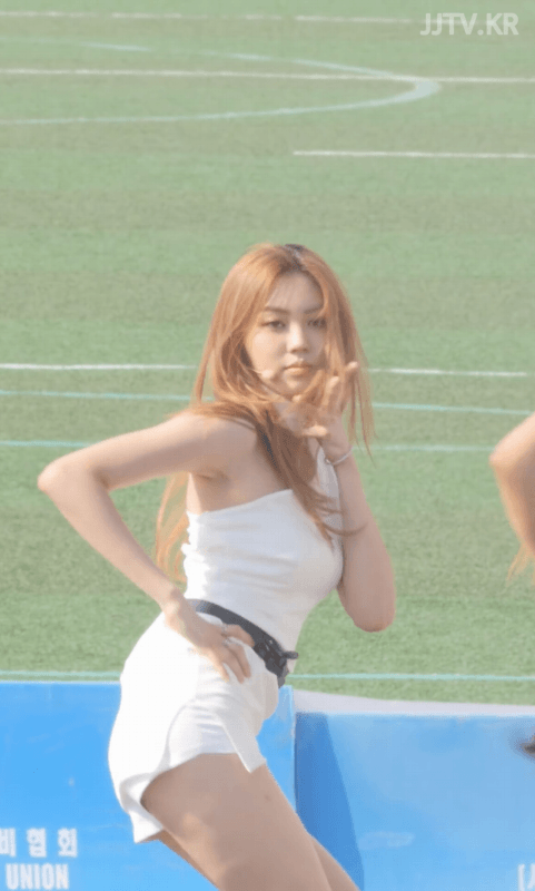 CLC 은빈 짧은 치마 헐렁한 반바지