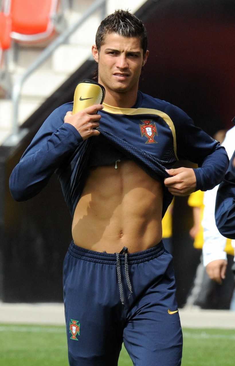Cristiano Ronaldos Abs Are Stupid Hot! See His Sexy New 