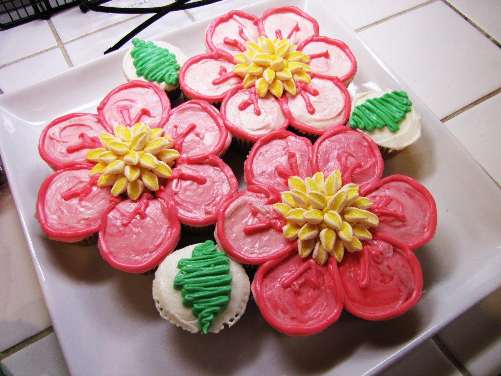 Flower Cupcake Cake Designs 4
