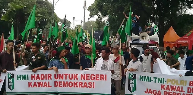Gelar Aksi, HMI: Kerja KPU Harus Profesional dan Independen! Gelar Aksi, HMI: Kerja KPU Harus Profesional dan Independen!
