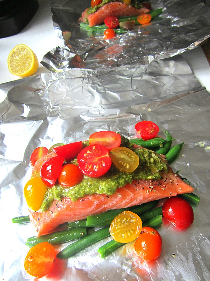 Grilled Pesto Salmon in Foil Packets w/ Green Beans