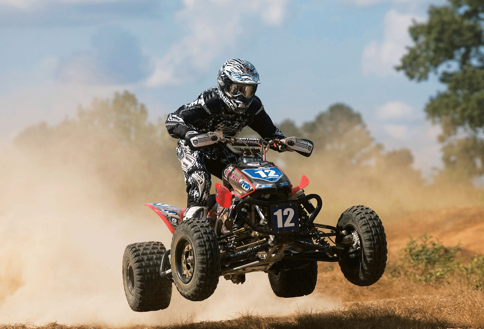 Cf-moto 500cc. квадроцикл для гонок. мужчина на квадроцикле. Quad safari. супер квадроциклы.