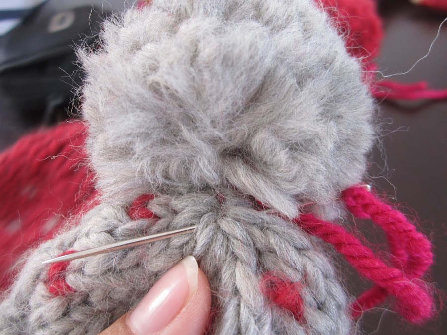 mis nancys, mis peques y yo, tutorial gorros de lana nancy, coser pompón al gorro