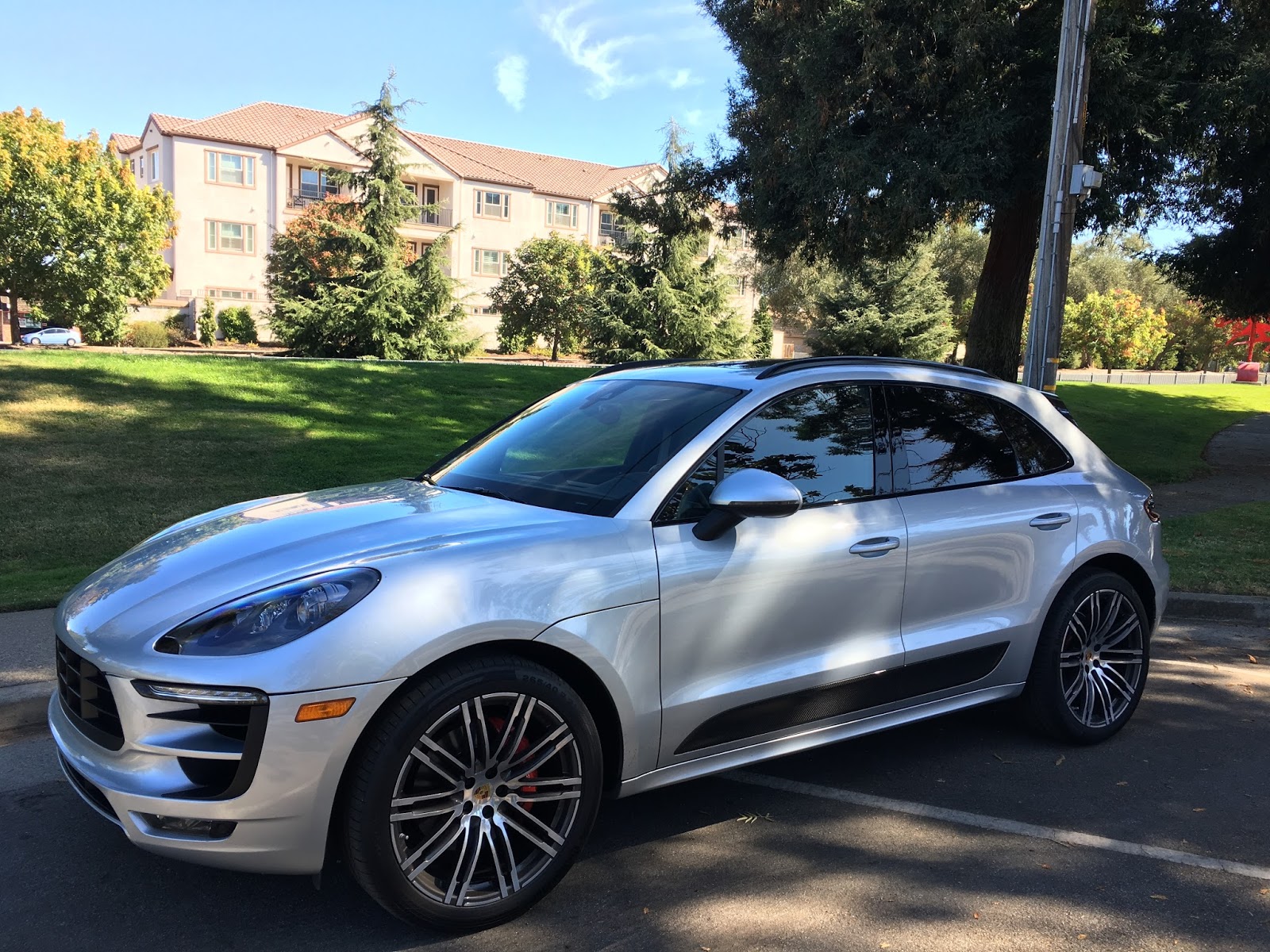 Macan концерт. Макан 1. Макан 1. Макан благовещенск. Порше макан фото.