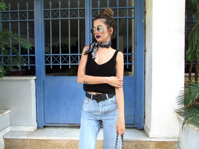 mom jeans crop top outfits