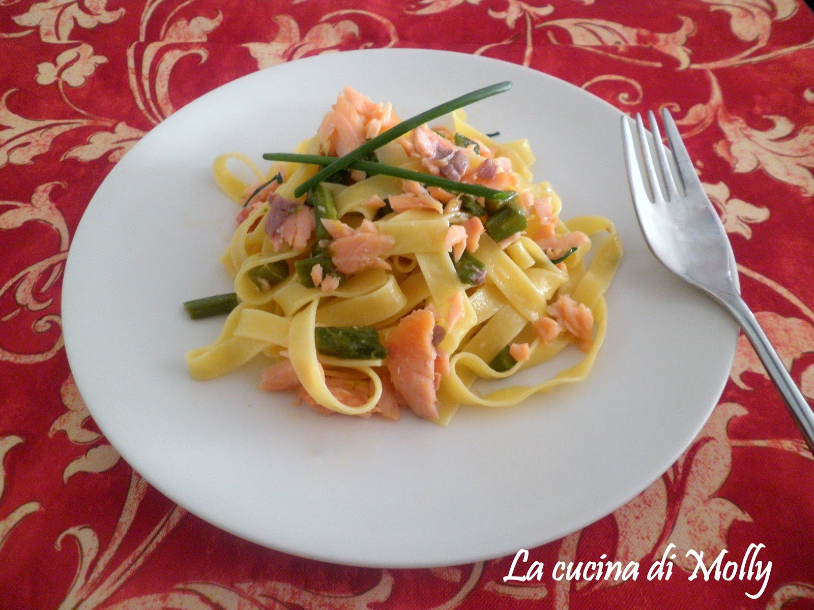 tagliatelle al salmone e asparagi