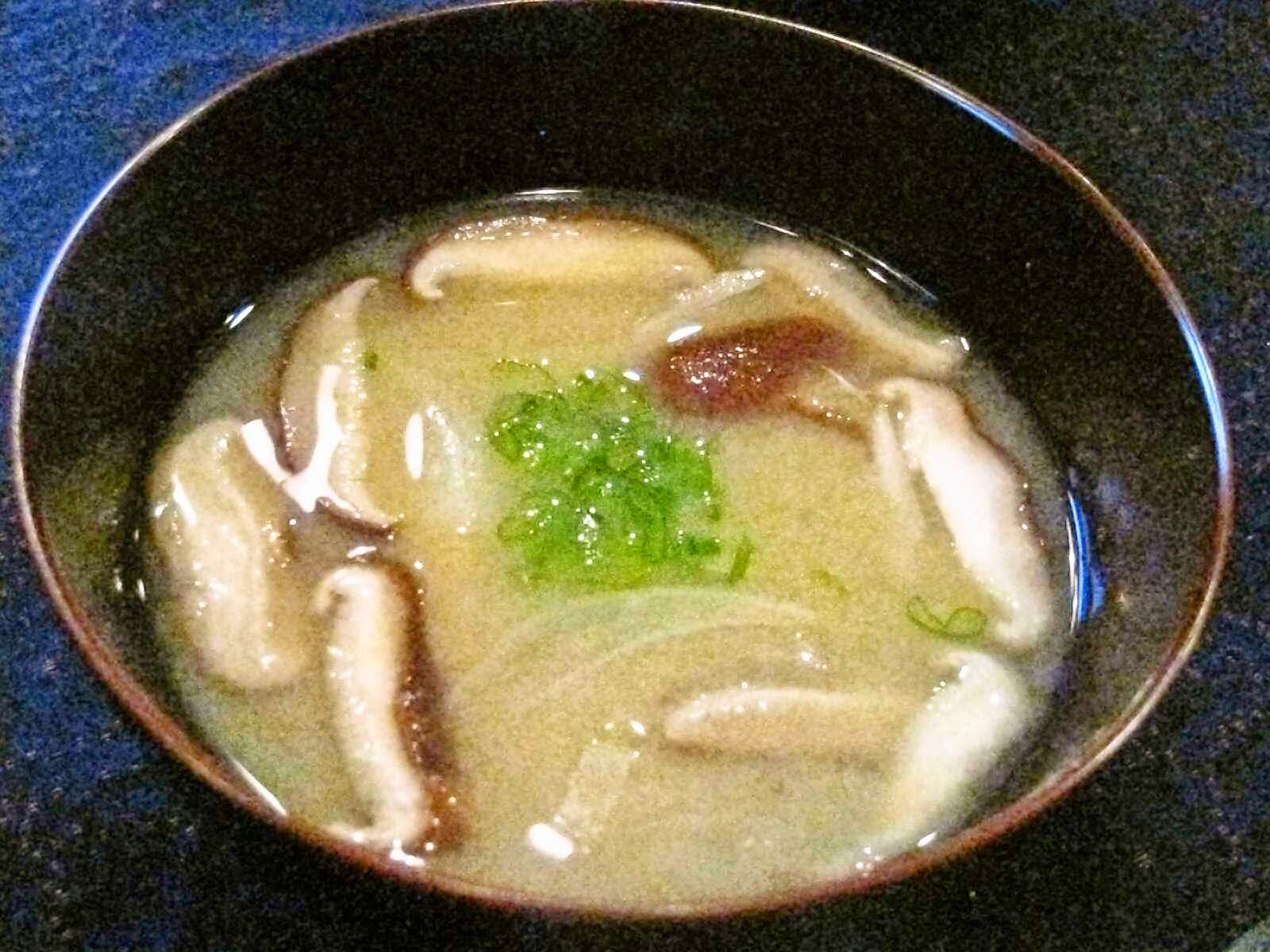 Recipes for Tom Shiitake to tamanegi no misoshiru / miso soup with