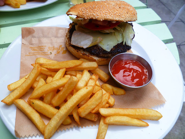 hamburger at smokvica belgrade