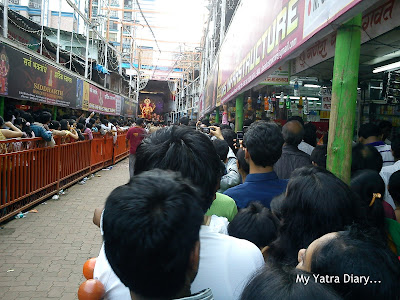 Long and narrow Mukhdarshan lines to meet the Lalbaugcha Raja during Ganesh Chaturthi celebrations