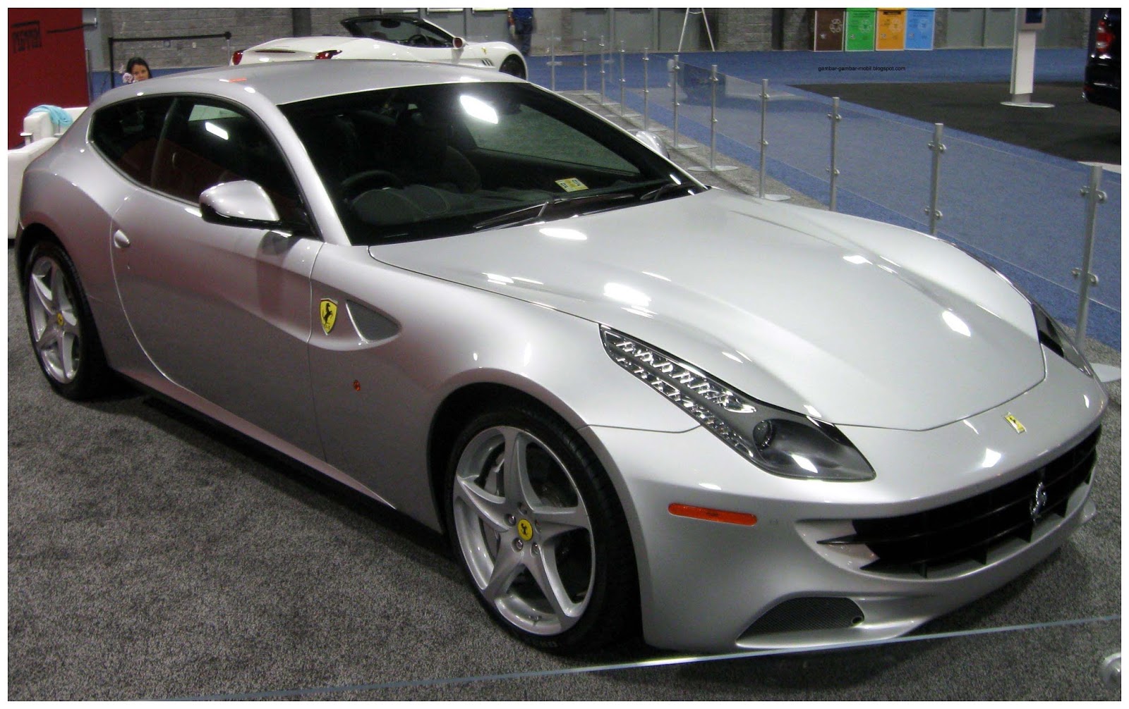 Inilah Kelebihan Mobil Ferrari Sebagai Mobil Mewah Dunia 