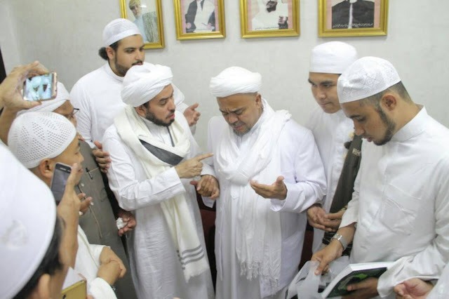 Sungguh Celaka Orang Yang Membenci Keturunan Rasulullah SAW Sungguh Celaka Orang Yang Membenci Keturunan Rasulullah SAW