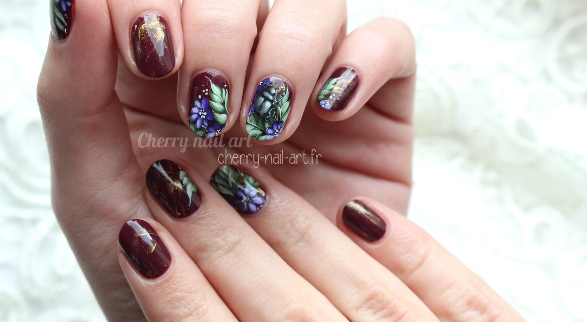 nail-art-zhostovo-fleurs-feuilles-scarabée