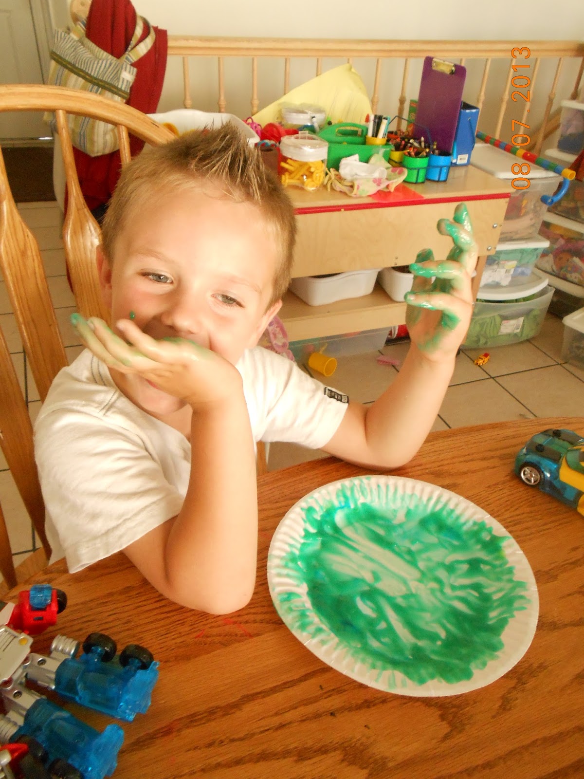 CHILDREN’S CAMPUS Pudding finger painting