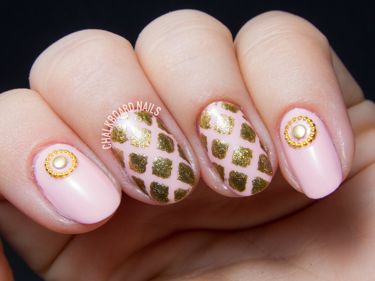 Pink and gold Rococo nails by @chalkboardnails