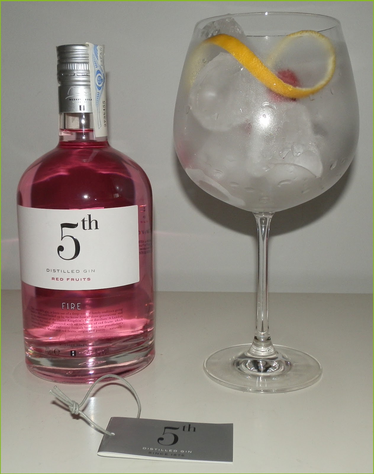 Preparación. Gin Tonic perfecto 5th Fire (Red Fruits)