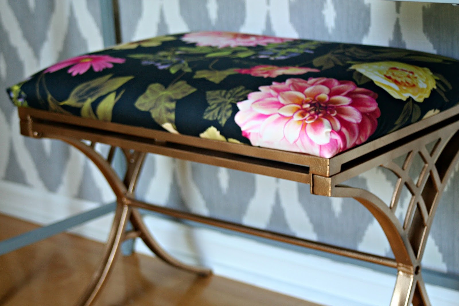 Restyle it Wright How to recover a bench Before & After