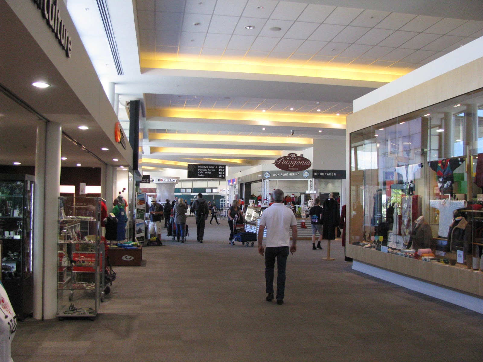 New Zealand Tourist Guide All about Queenstown Airport