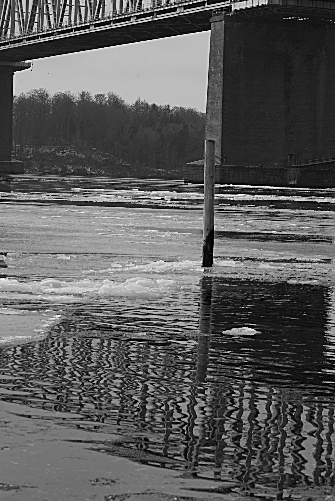 Kreativ Tankeknips: Under broen