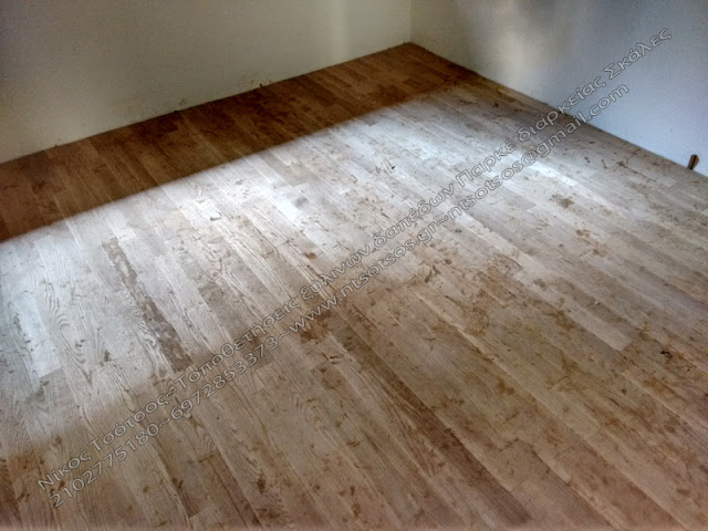  κολλητό ξύλινο πάτωμα πάνω σε μωσαϊκό