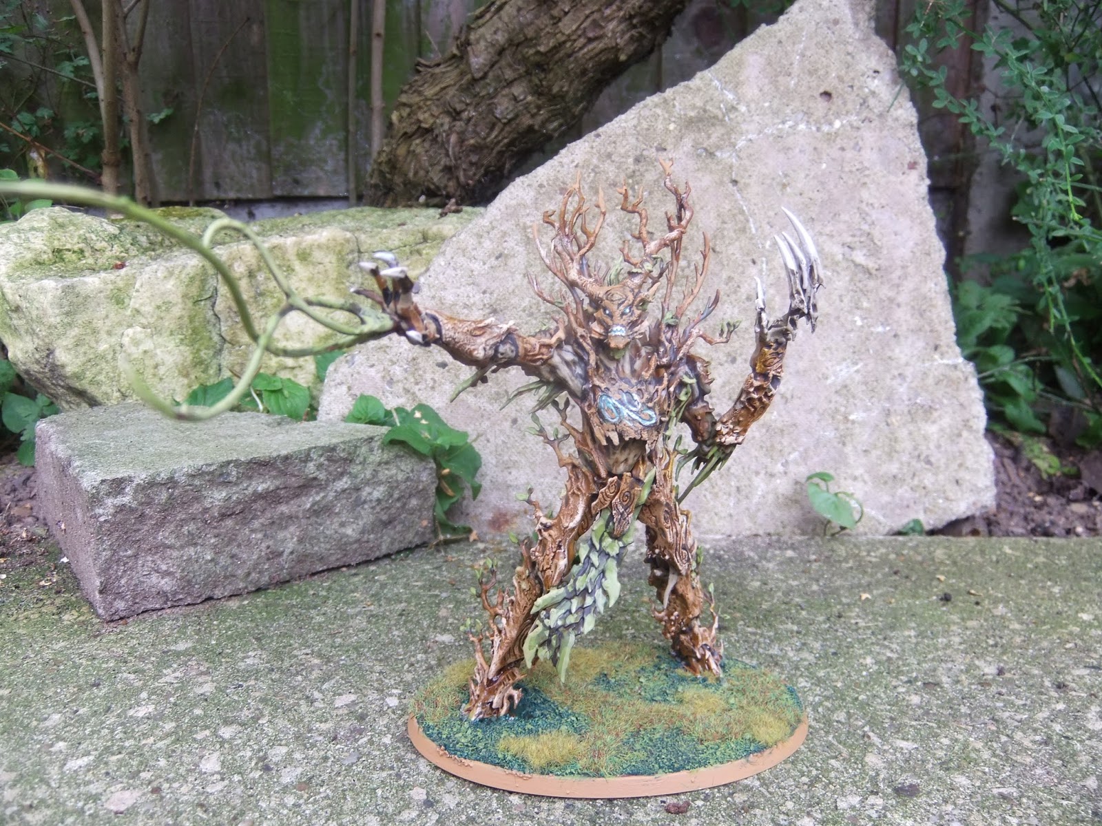 Figurine Sylvaneth Treelord Ancient Pour Age Of Sigmar - Games Workshop, Sur Porte-gravure (neuf)
