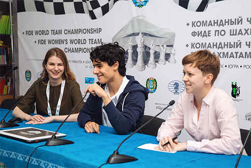 La conférence de presse d'après partie avec l'échiquier n°1 de la Norvège Tari en l'absence des deux stars Magnus Carlsen et Jon Ludwig Hammer - Photo © Anastasia Balakhontseva La conférence de presse d'après partie avec l'échiquier n°1 de la Norvège Tari en l'absence des deux stars Magnus Carlsen et Jon Ludwig Hammer - Photo © Anastasia Balakhontseva