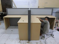 Meja Sekat Partisi Kantor Mudah Bongkar Pasang Sendiri Cubicle Workstation Full Knockdown Produksi Furniture Kantor Bongkar Pasang Produksi furniture kantor cepat dan tepat waktu 