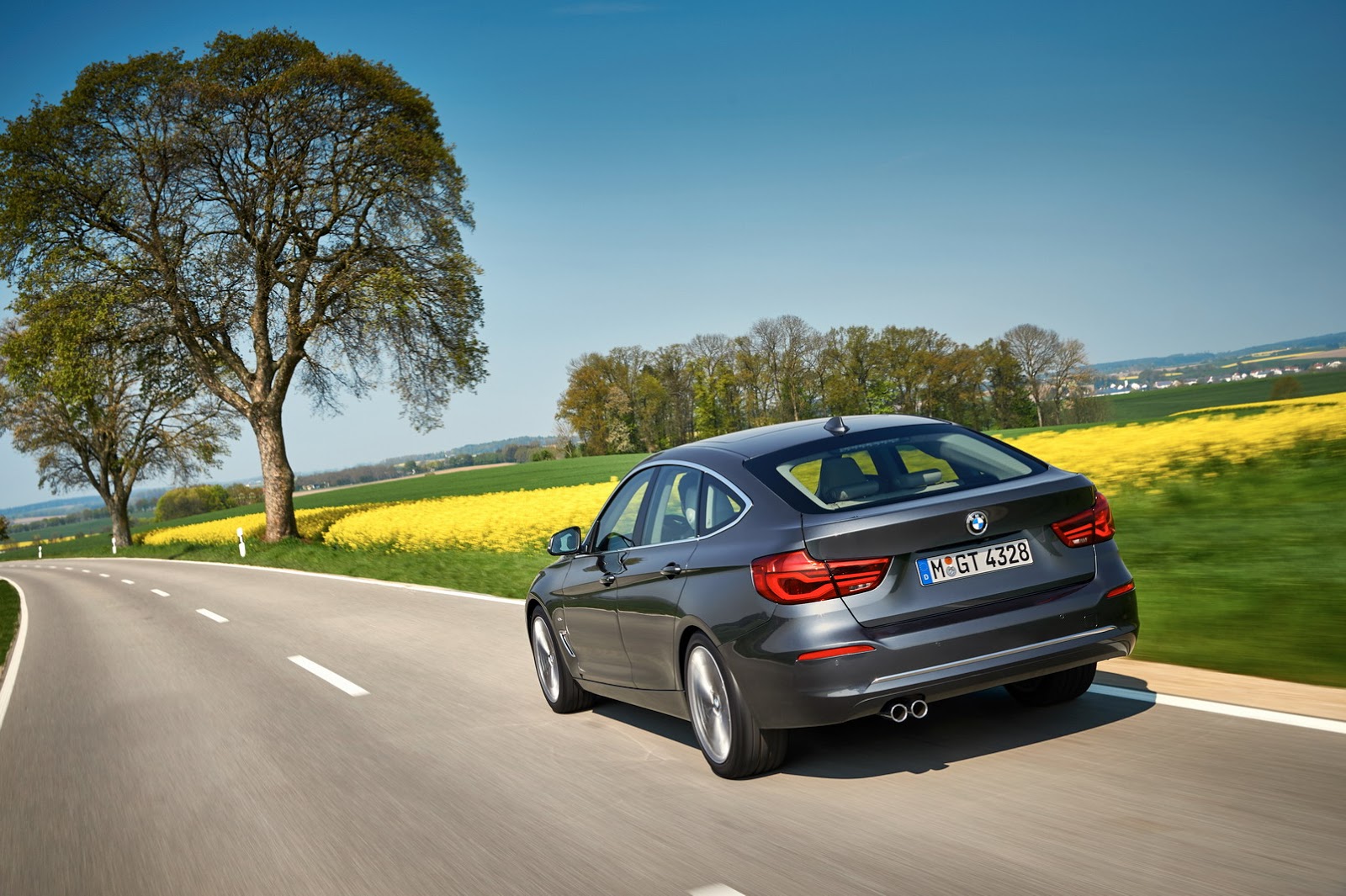 2017-BMW-3-Series-GT-12.jpg