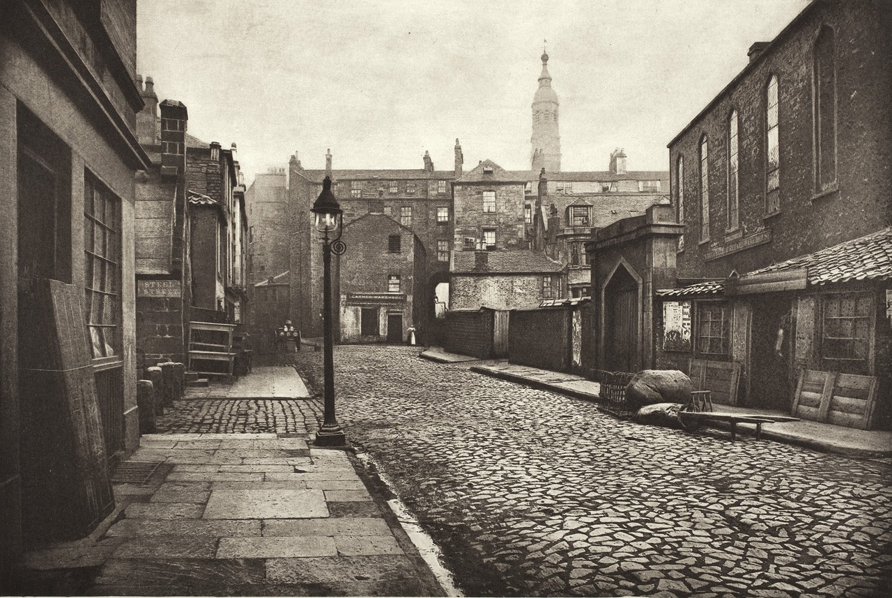 44 Incredible Vintage Photographs of the Old Closes and Streets of Glasgow From the 1860s and