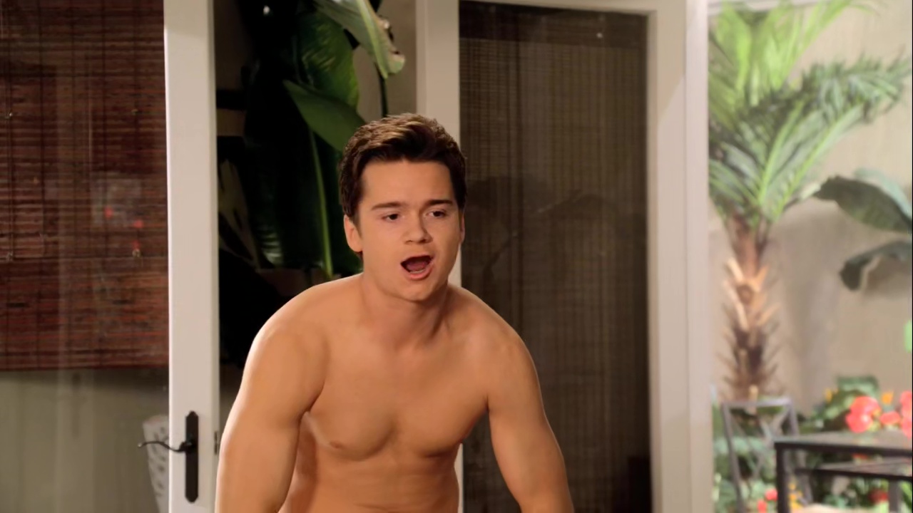 Nick Zano and Dan Byrd shirtless in Cougar Town 1-06 "A Woman in Love ...