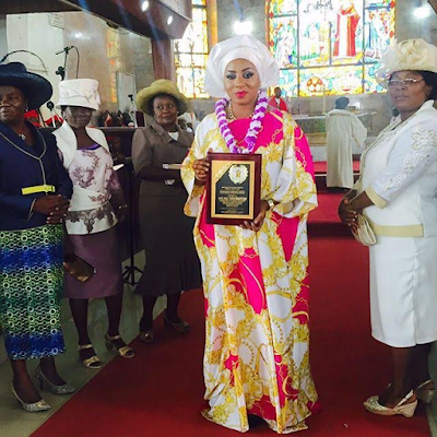 actress Mide Funm recieved posthumous award for her late mom Oluwafunmilayo Flourence Anike Martins 333