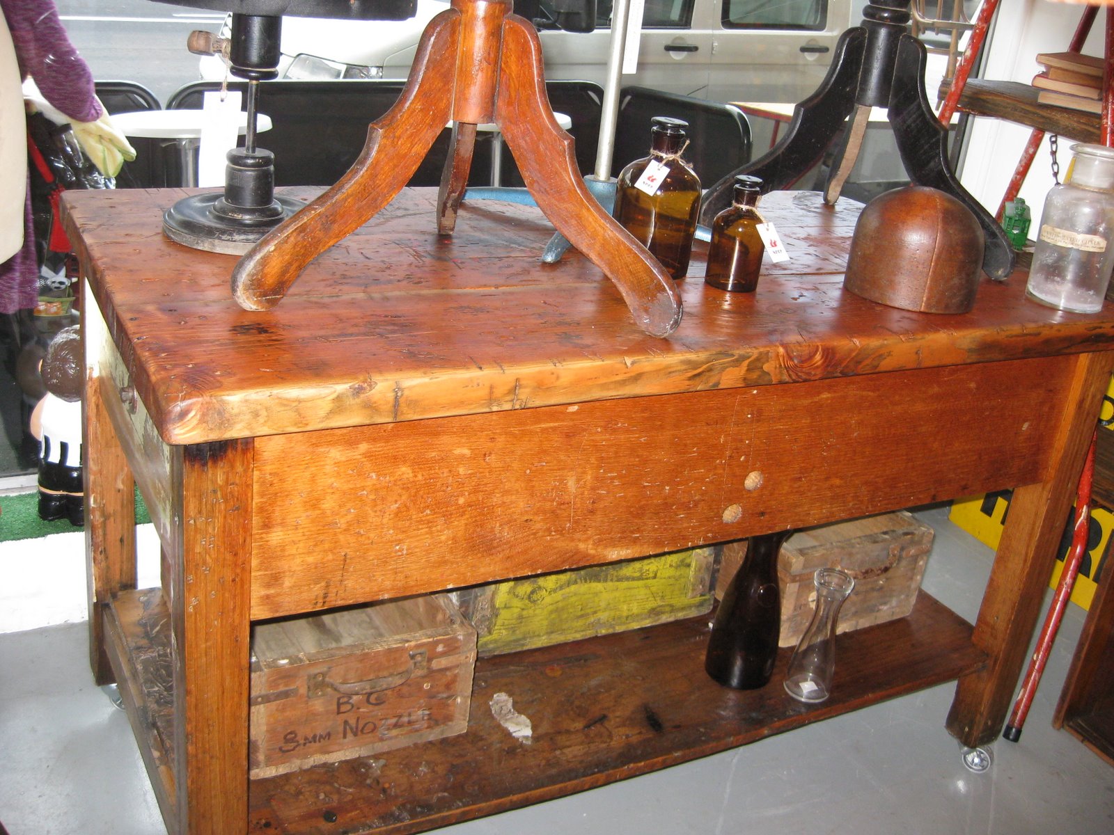 Nook Vintage Old School Bench