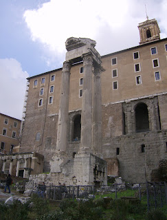 Ναός του Κρόνου στην αρχαία αγορά της Ρώμης
