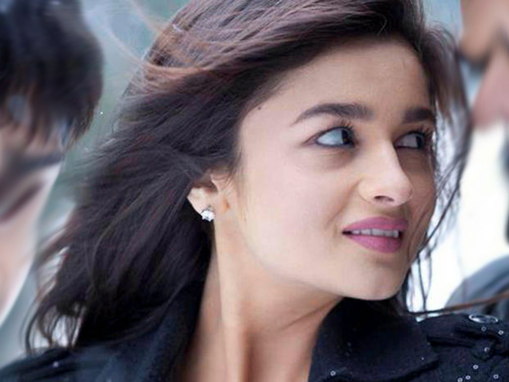 http://3.bp.blogspot.com/-cG5rh5srIek/UNgqSpIDriI/AAAAAAAAAOk/IQ45dWYnrTI/s1600/Alia+Bhatt+Hot+Wallpapers_2.jpeg