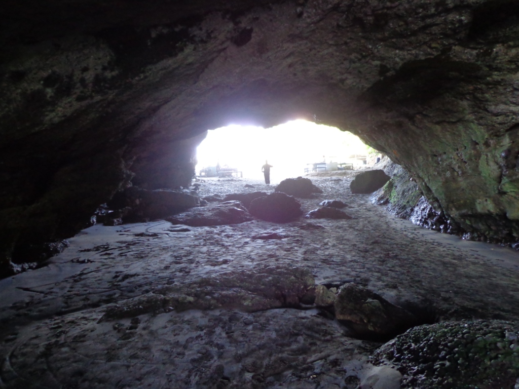 VISIT KEBUMEN INDONESIA: Gua Karang Bolong