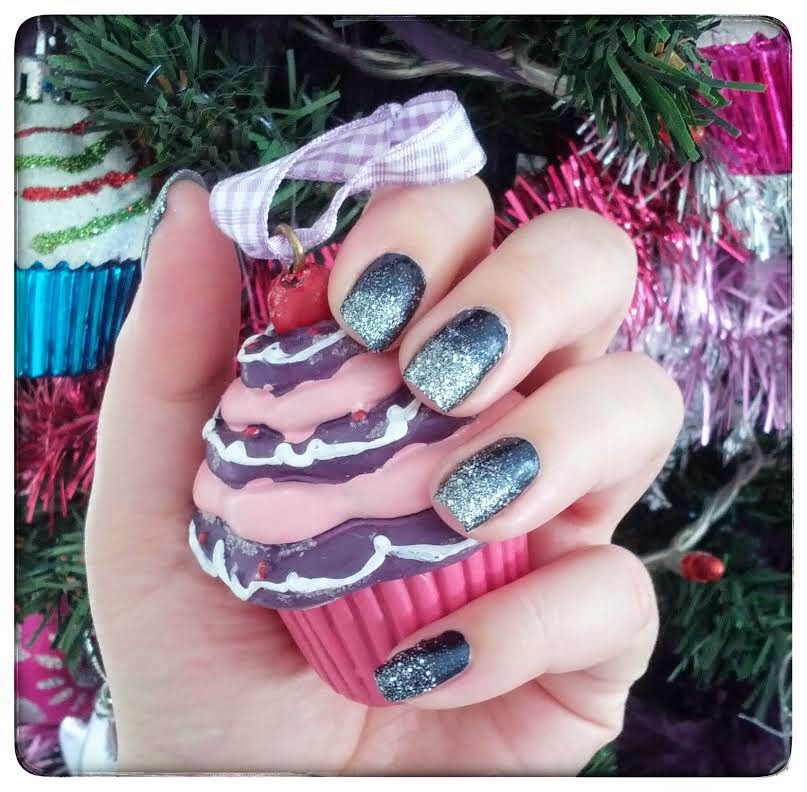 Christmas Nailart #1 : Le dégradé de paillettes Christmas Nailart #1 : Le dégradé de paillettes