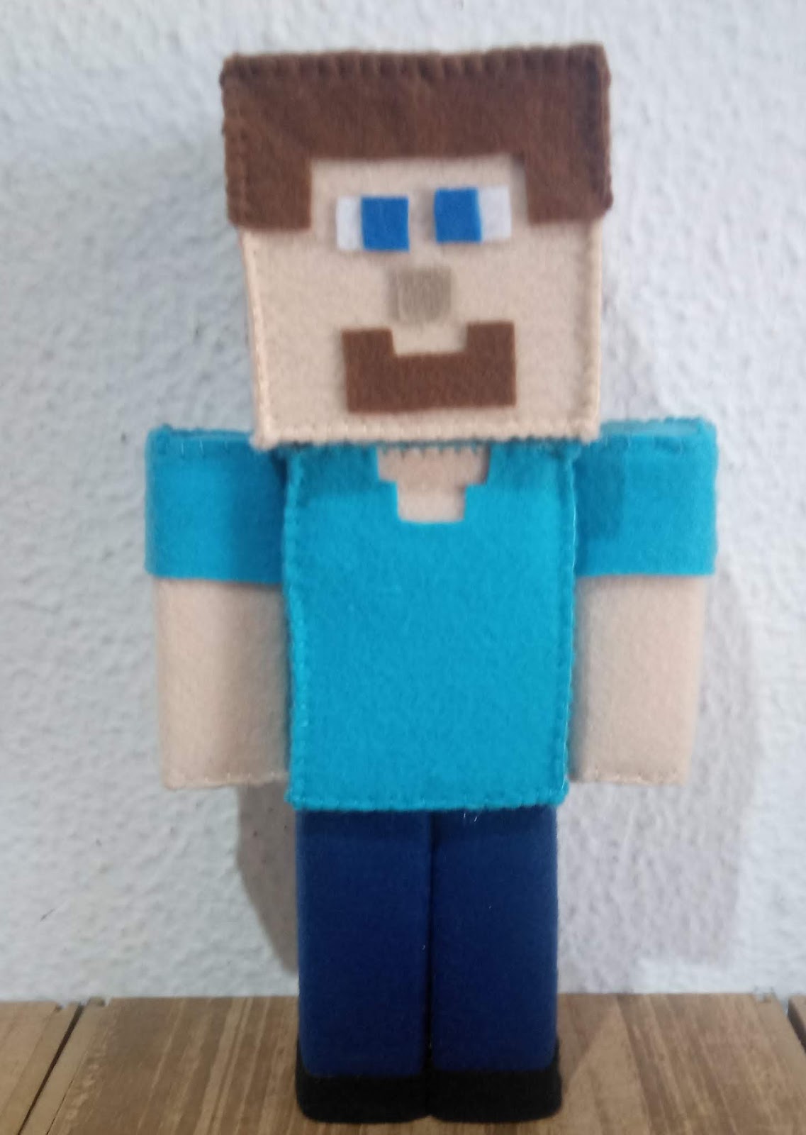boneco minecraft azul  Mine craft party, Minecraft, Como fazer artesanato