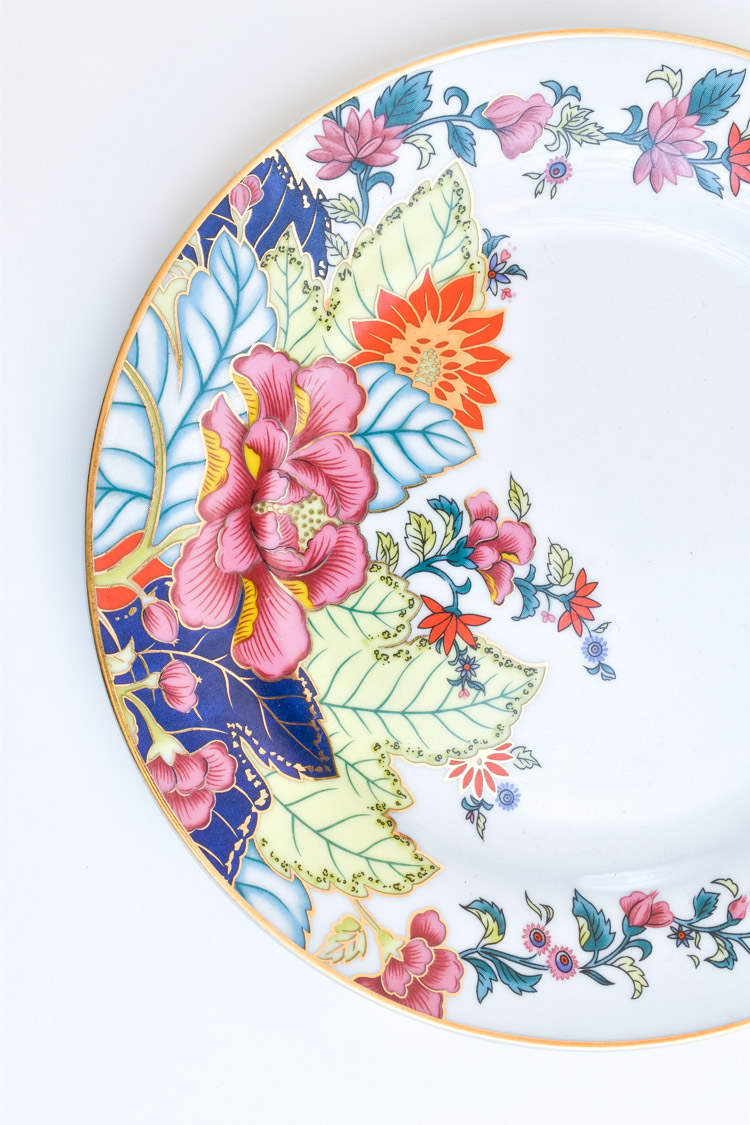 A guide to all things tobacco leaf china and decor- such a gorgeous and timeless chinoiserie pattern for dinnerware and antique lovers.