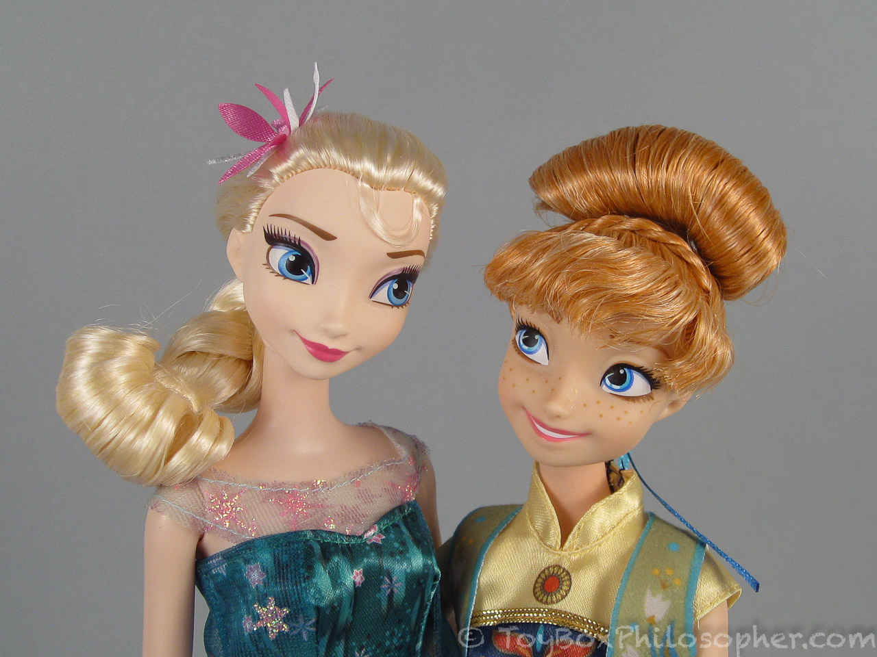 "Frozen Fever" Anna and Elsa DollsA Comparison Review! The Toy Box