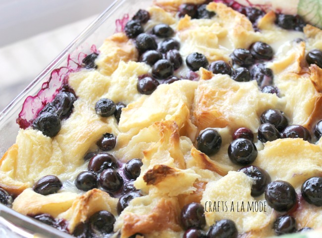 How to make a bread pudding with blueberries.