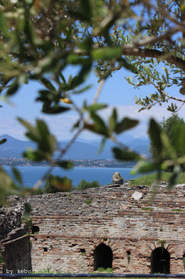 Kebo unterwegs... Italien, Gardasee, Simione, Le Grotte di Catullo, ein Ausflug zu einem der schönsten oberitalienischen See, Italy, Lake Garda, mit Kebo homing, dem Südtiroler Food- und Lifestyleblog, photography.