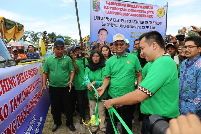 M. Ridho Ficardo Melakukan Launching Beras Premium Ke Toko Tani Indonesia (TTI)