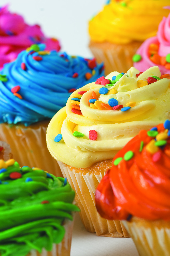 The Colorful White: Colorful Cupcakes