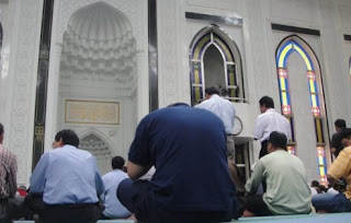 Hukum Ibadah di Masjid Golongan Lain