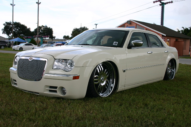 Chrysler 300 car colors #1