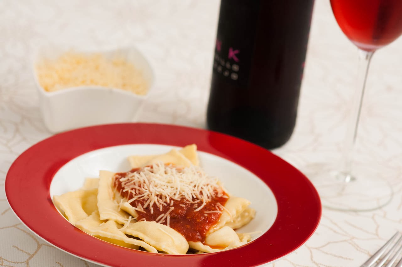 Strawberry Crumble Ravioli Caseiro de Mussarela de Búfala